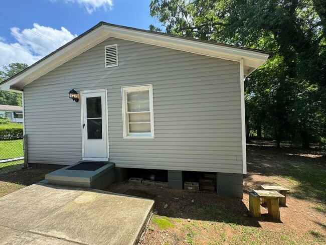 Photo - 1073 Haywood Rd