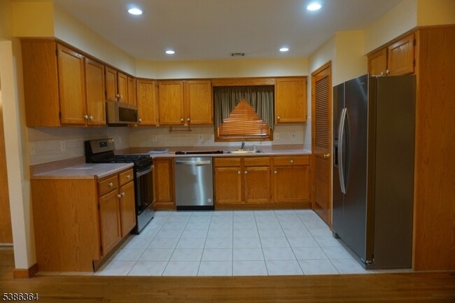 Building Photo - 79 Fillmore St Rental