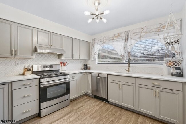 Photo - 424 Tall Oak Ln