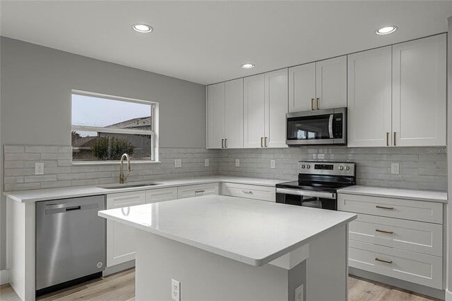 Photo - 13550 Laranja St