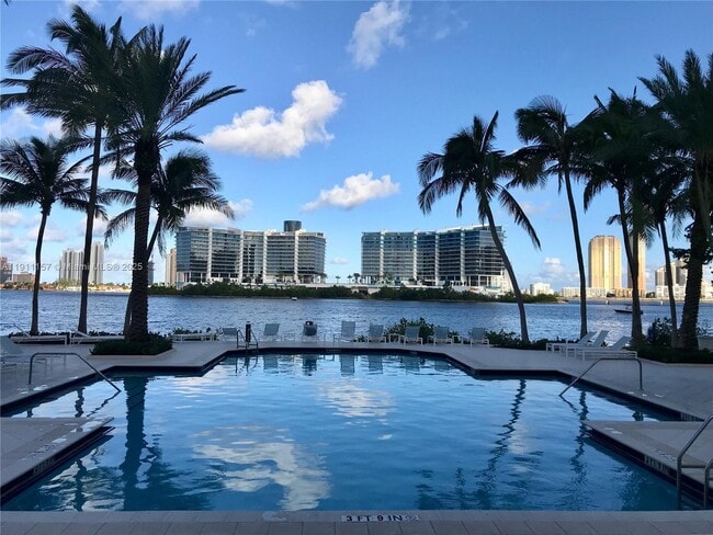 Building Photo - 3235 NE 184th St Unit 11103