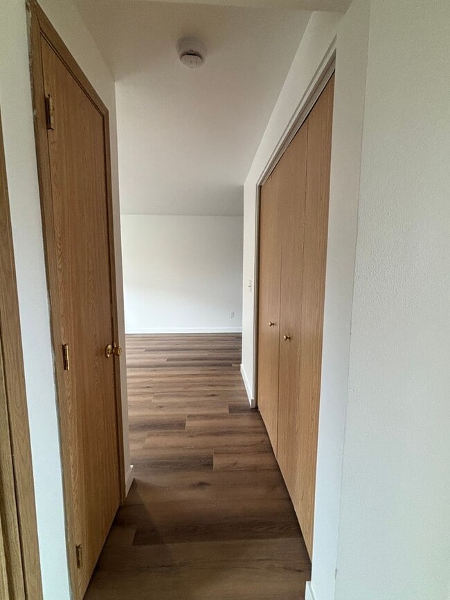 Photo - 1209 E 10th St Unit B