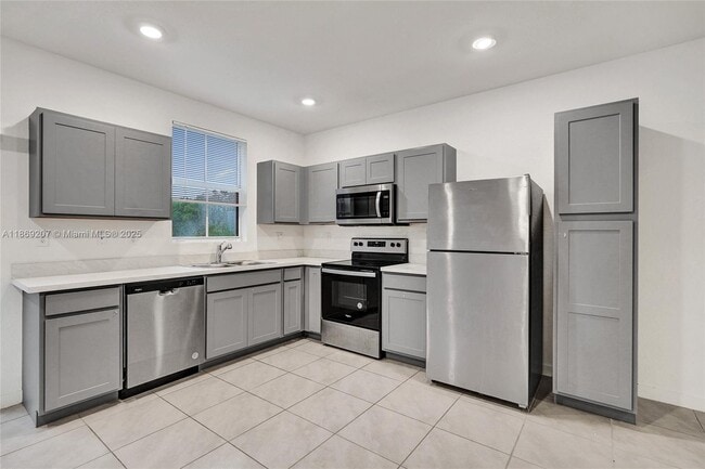 Photo - 376 NW 8th Ct