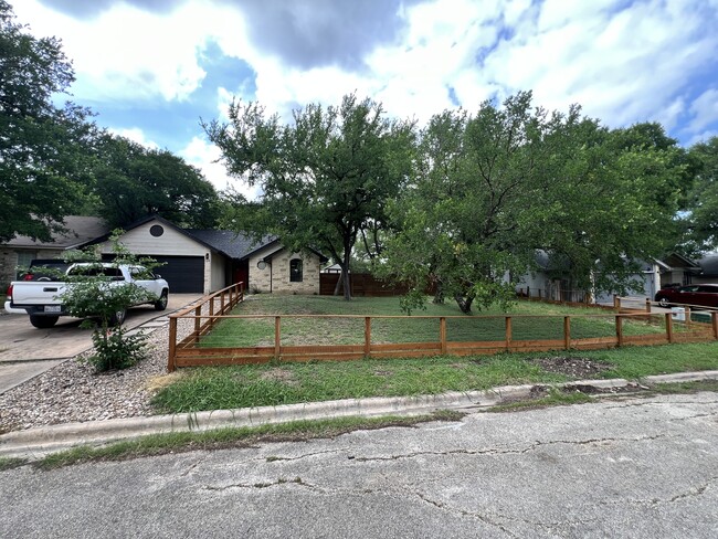 Photo - 124 Oak River Dr House