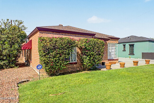 1326 E Palm Ln
