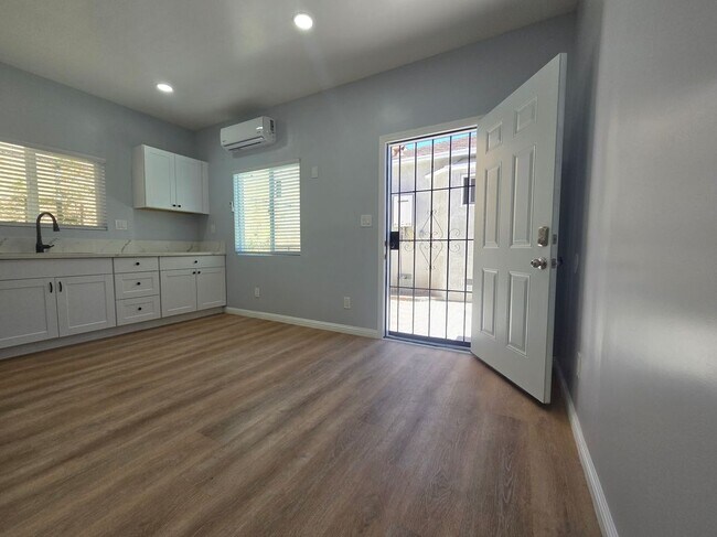 1715 W 64th St Unidad a