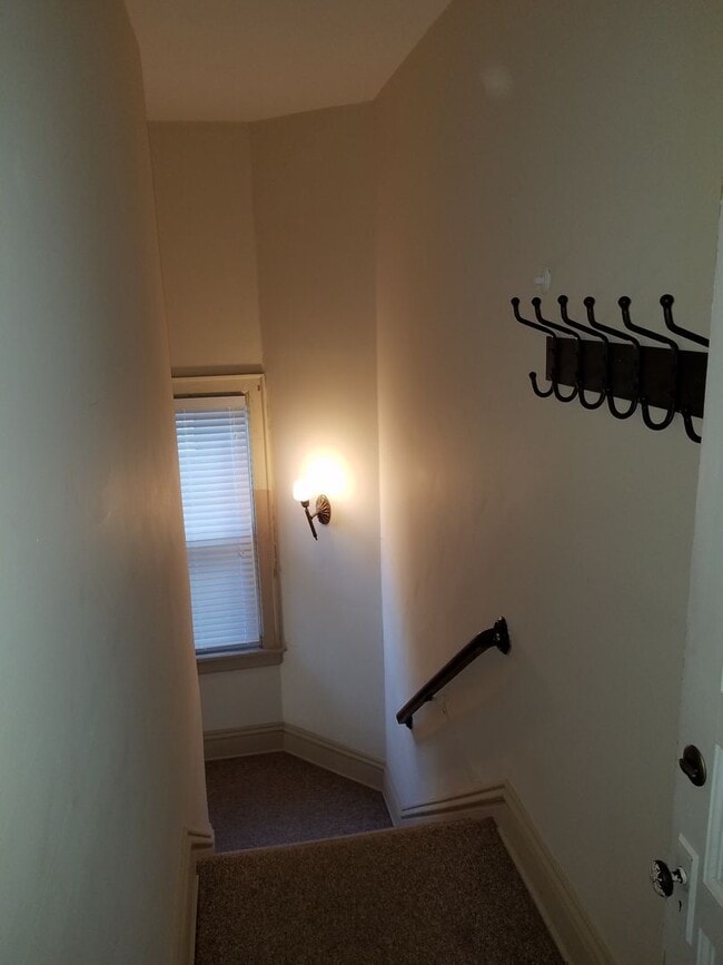 Photo - 3272 N Hackett Ave Unidad Upper