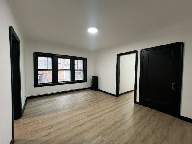 Photo - 1411 Roycroft Ave