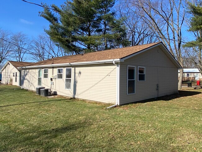 Photo - 1603 Queens Way