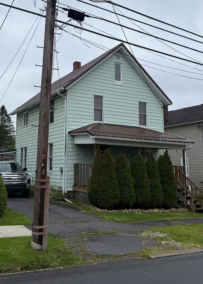 Photo - 411 Knarr St