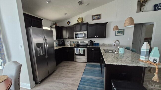 Photo - 2102 Fairchild St