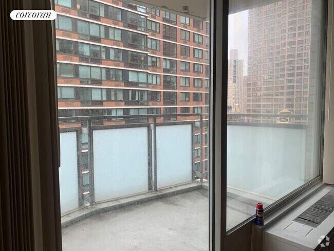 Building Photo - 300 E 40th St Rental