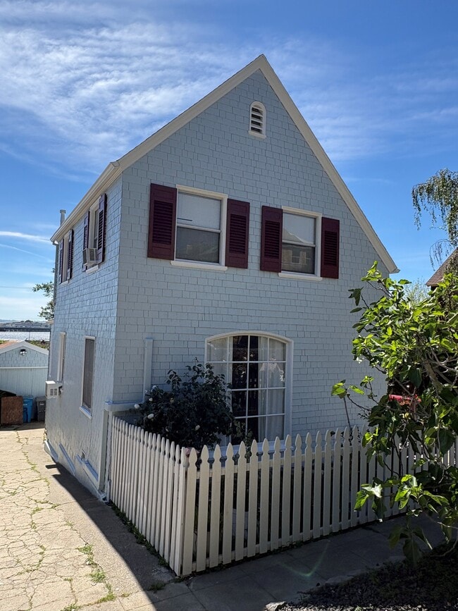 Photo - 241 B St