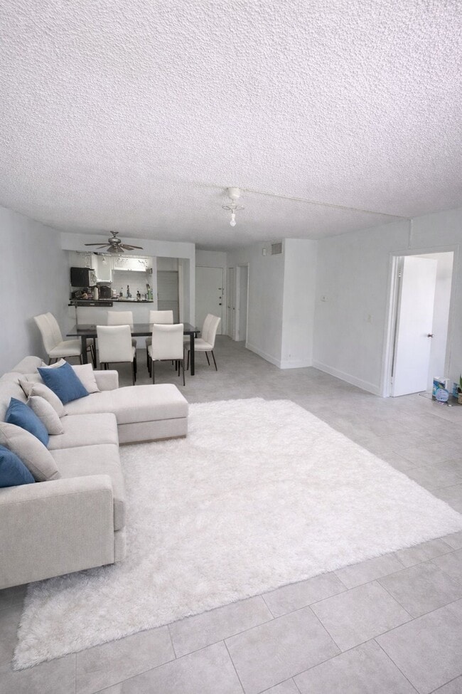 Photo - 1220 71st St