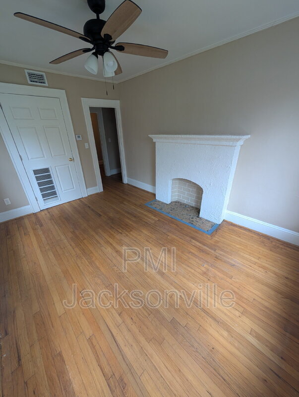 Photo - 2619 College St