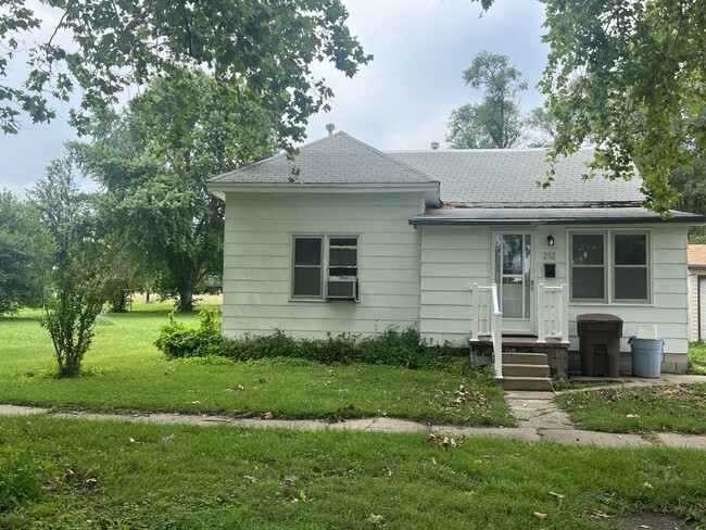 Photo - 212 W 5th St