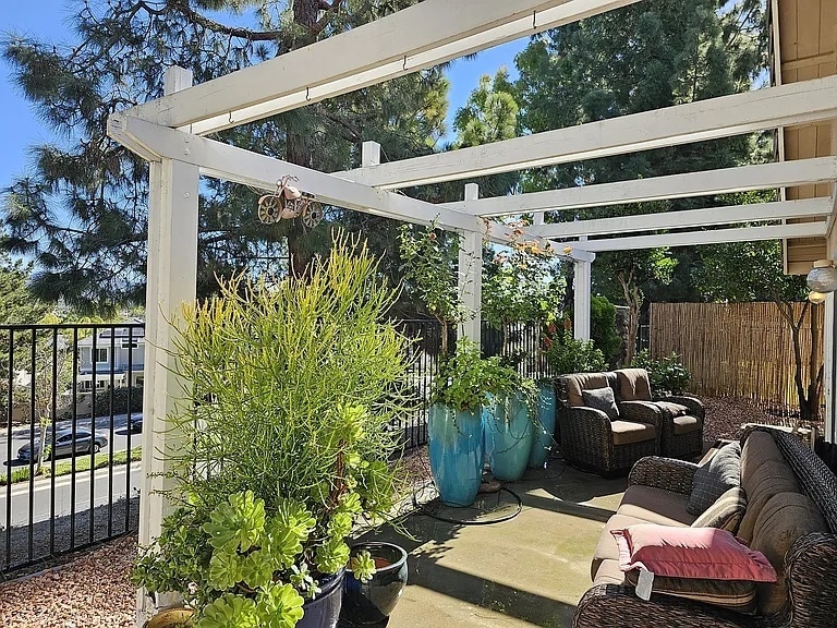 Photo - 12033 Eastbourne Rd