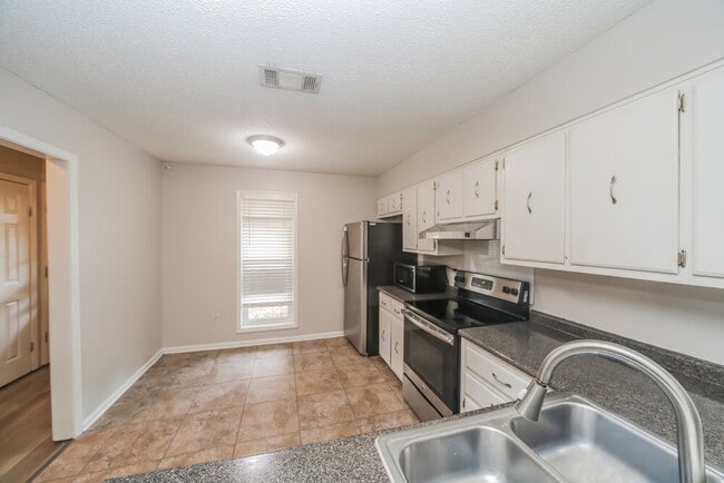 Photo - 863 Hackberry Dr