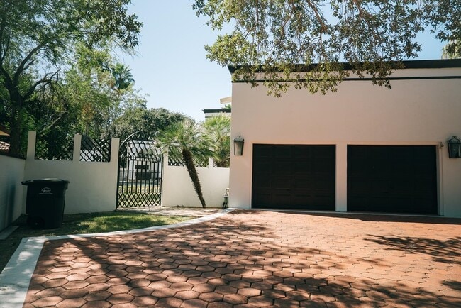 Photo - 415 Merlin Rd