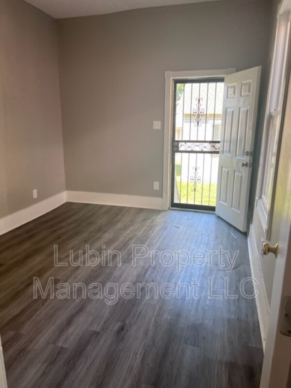Photo - 330 Lema Pl