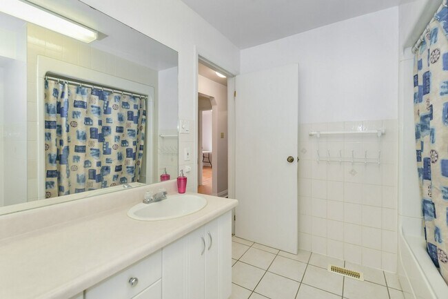 Photo - 379-379 Erb St. W Unit 4 - 19