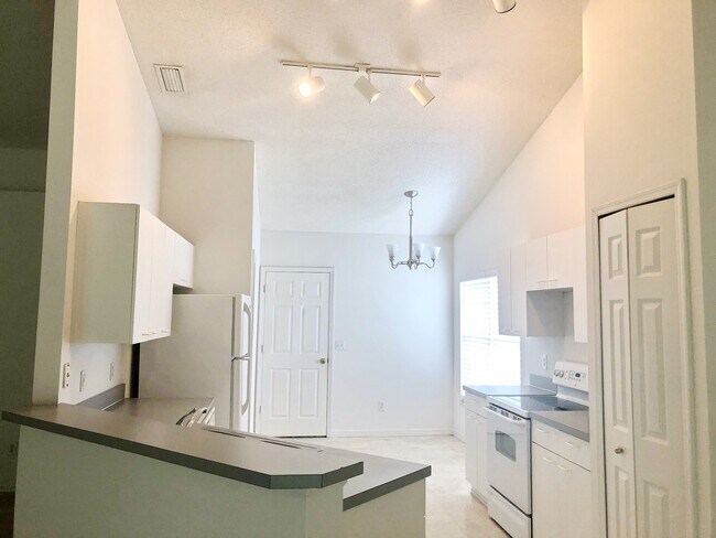 Photo - NICE HOME IN WEDGEFIELD GOLF COURSE COMMUNITY