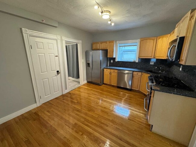 Building Photo - 35 Cameron Ave Unit 2