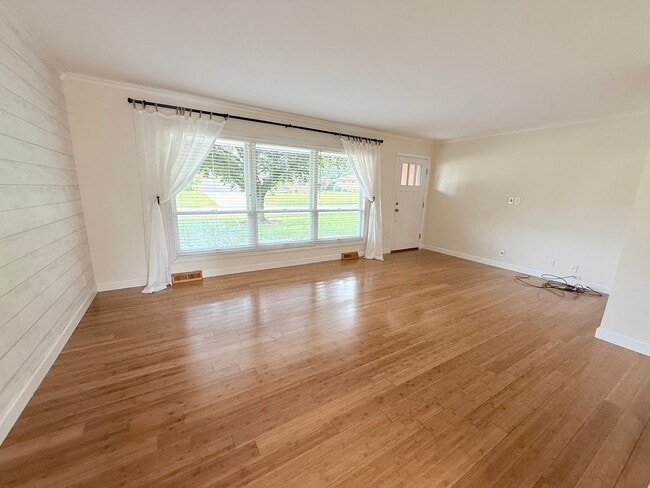 Photo - Incredible Ranch on Ivanhoe Way!