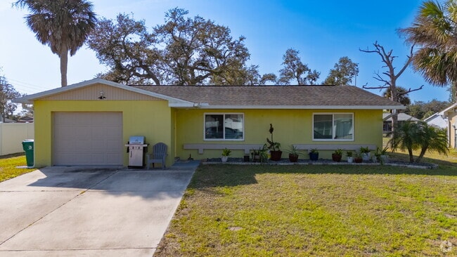 Building Photo - Home for annual rent in Port Charlotte w/F...