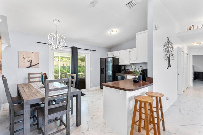 Photo - 812 NW 6th Ave