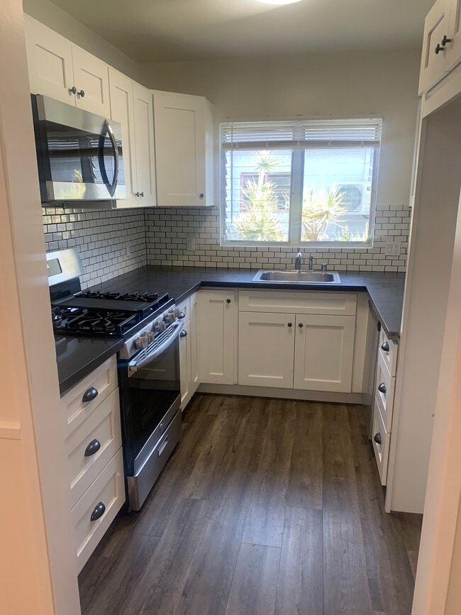 1043 N Sierra Bonita Ave