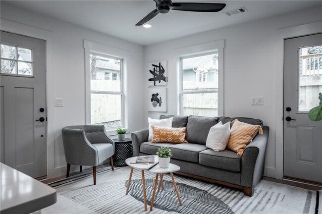 Photo - 465 Hemlock Cir SE