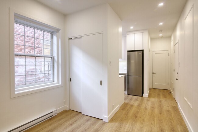 Photo - 2060 Rue du Fort Unit 16