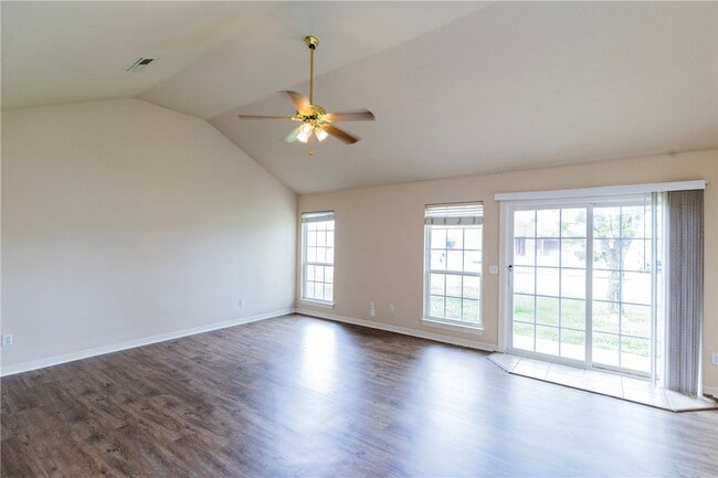 Photo - 255a Ravenwood Blvd