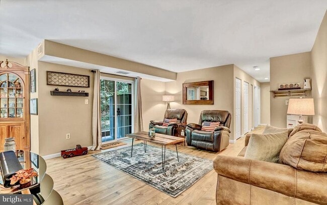Building Photo - 1543 Colonial Dr Unit T2 Rental