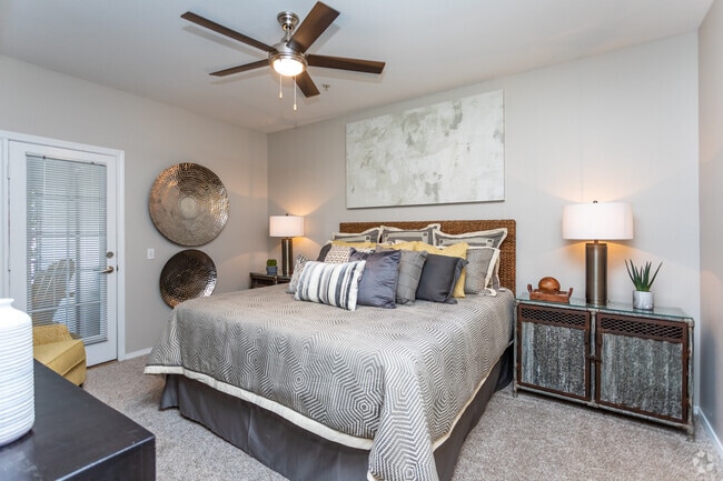 2BR, 2BA - 1280 SF