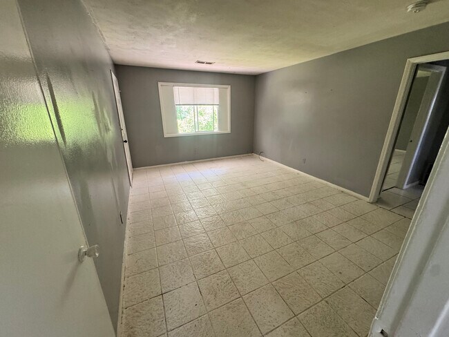 Photo - Room in Apartment on Allen Dr