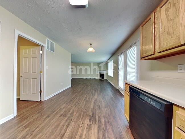 32 Ascot Glen Dr