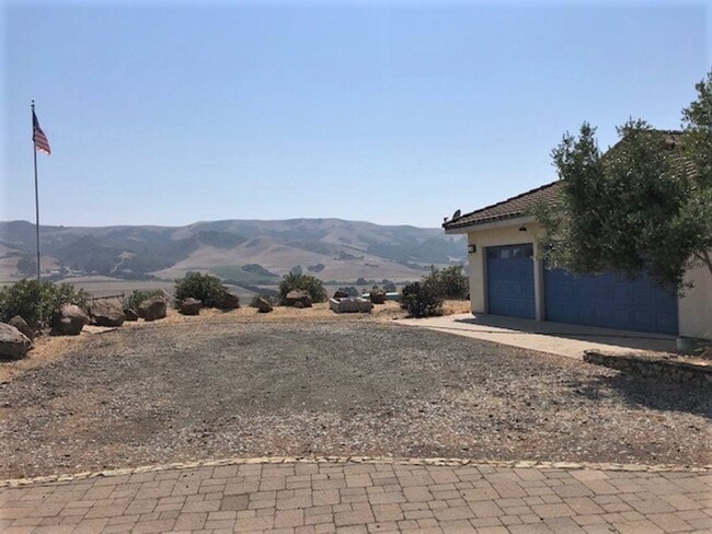 Building Photo - Exceptionally Private Estate Property with Spectacular Views
