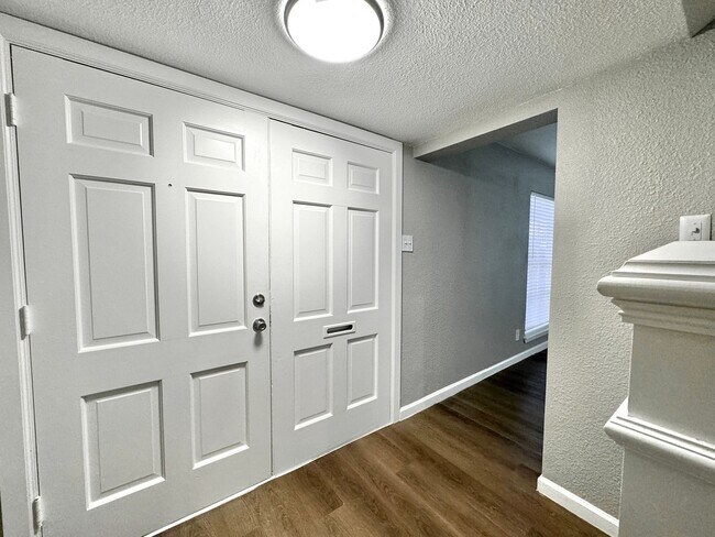 Photo - Spacious 6 Bed 6 Bath Newly Remodeled Home!