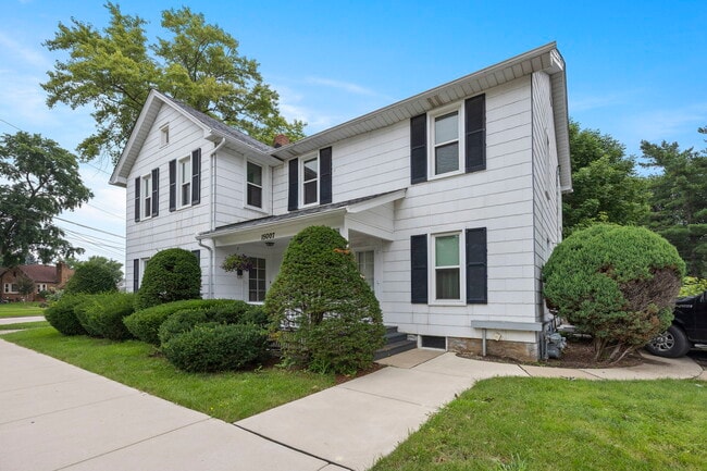 Building Photo - 15007 S Illinois St Unit 105