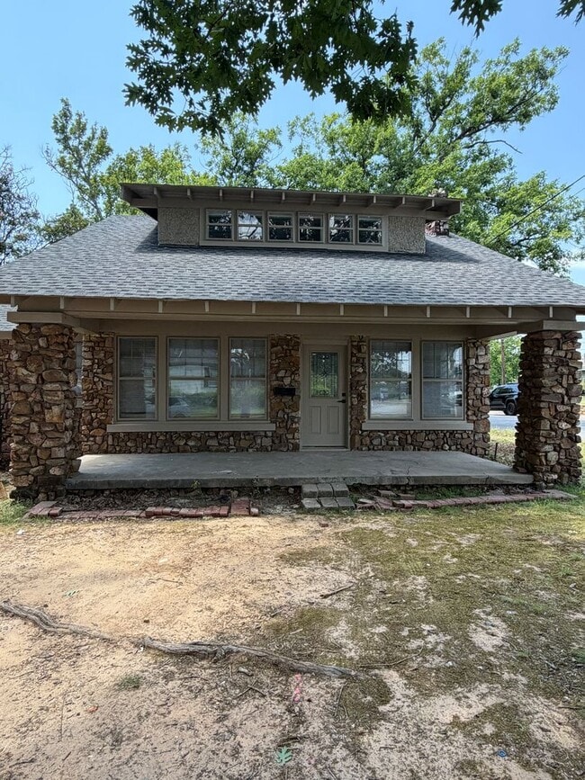 Building Photo - Midtown Little Rock – 3 Bed / 2 Bath – $1,775 Monthly