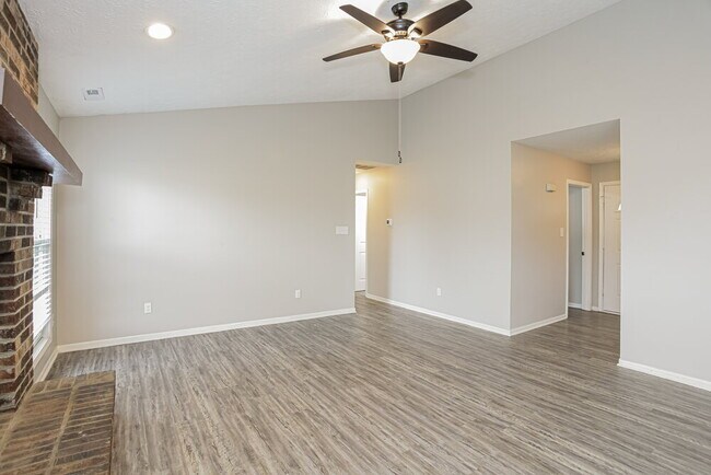 Photo - 6682 Dunsany Ct