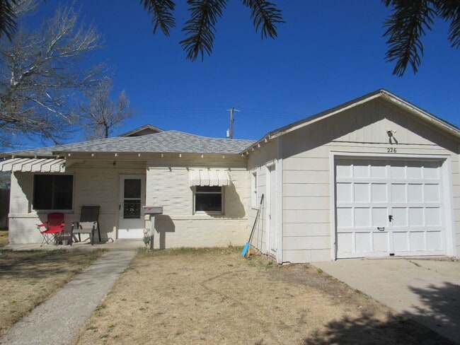 Building Photo - Cozy & Convenient 2+ Bedroom W/Garage