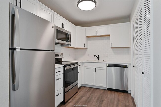 Photo - 403 Manuel Dr Unit D