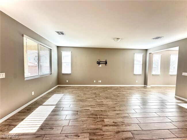 Photo - 6948 Judith River St