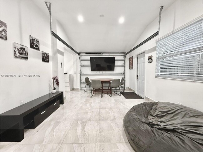 Photo - 947 NE 149th St