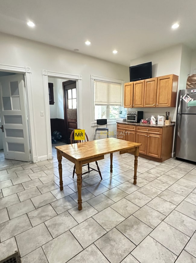 Building Photo - 27 Orkney Rd Unit 1 Rental