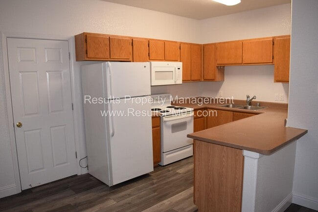 Photo - 1 Bed 1 Bath Roseville Condo Garage Attached