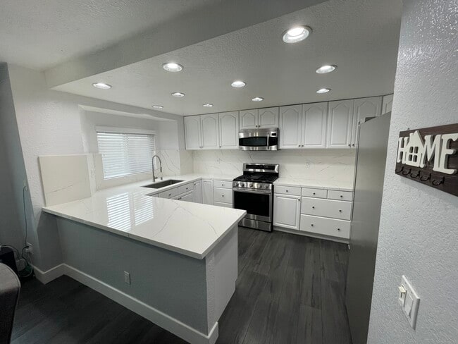 Photo - 726 W Wilson St Unit F